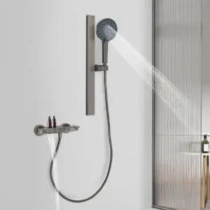 Douche murale avec tige élévatrice et pomme boostée