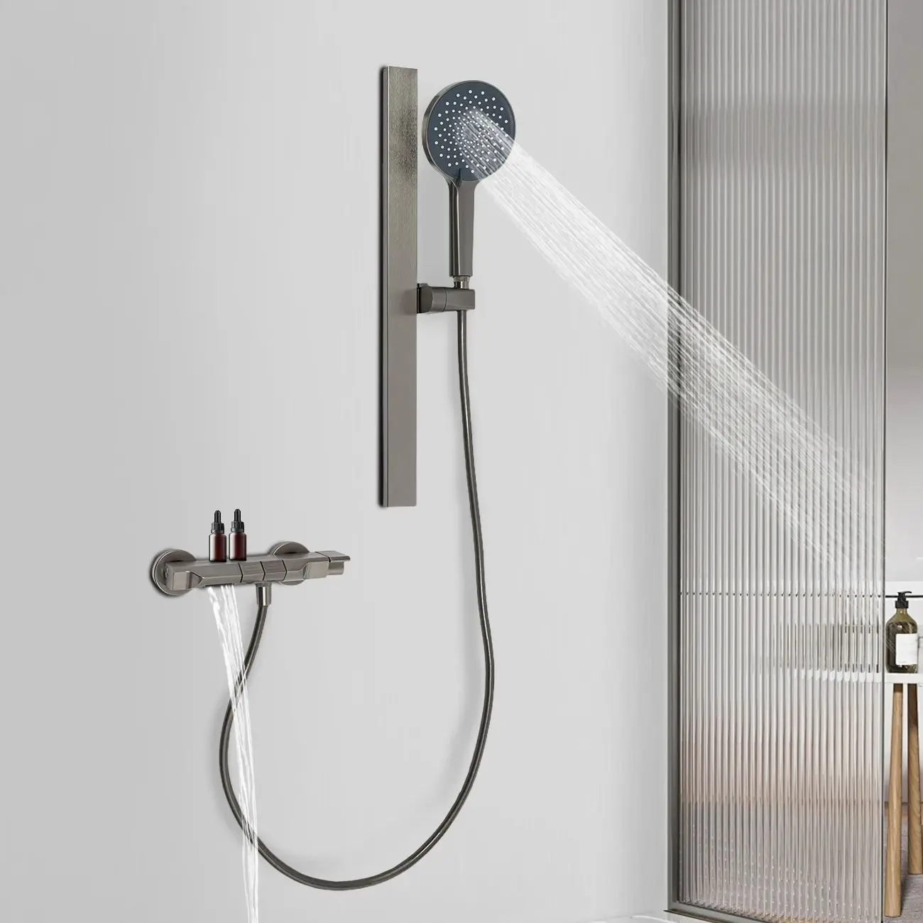 Douche murale avec tige élévatrice et pomme boostée